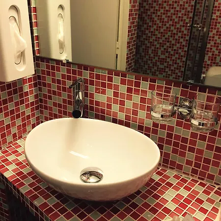 Des Orfevres Hotel 3*